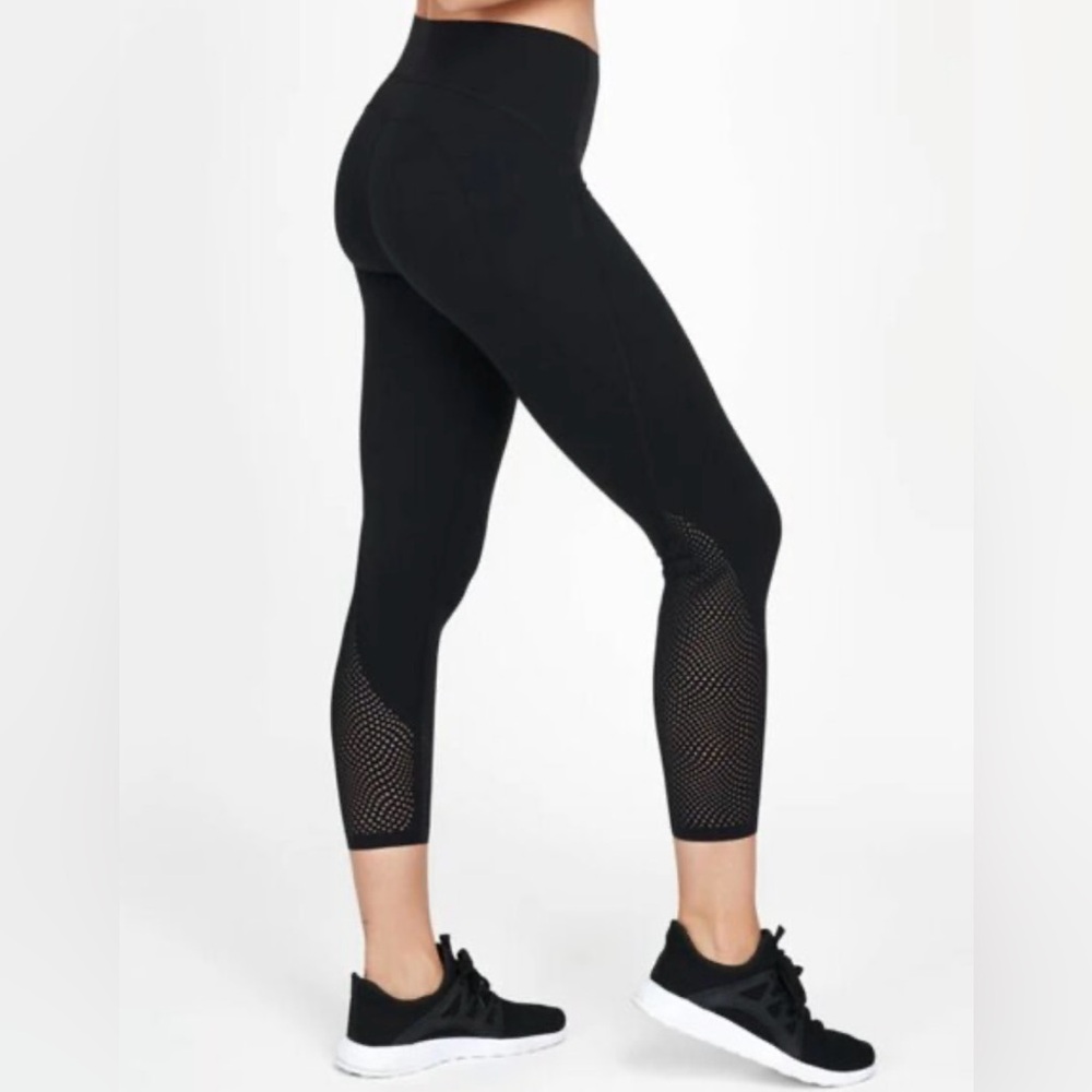BLACK - SPANX Every.Wear Laser Wave 7/8 Leggings - SMALL also have MIDNIGHT ROSE